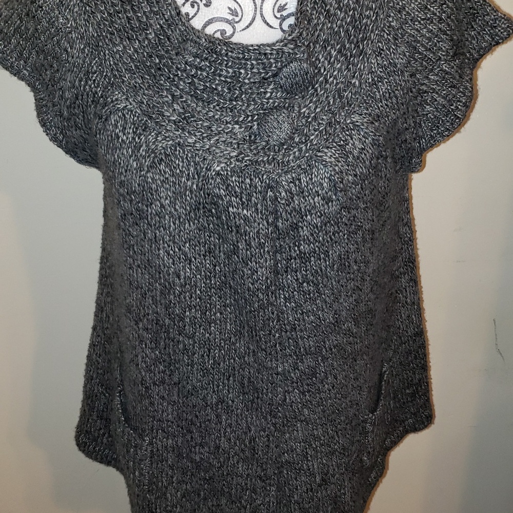 Very sweet sweater good for layering 🤗